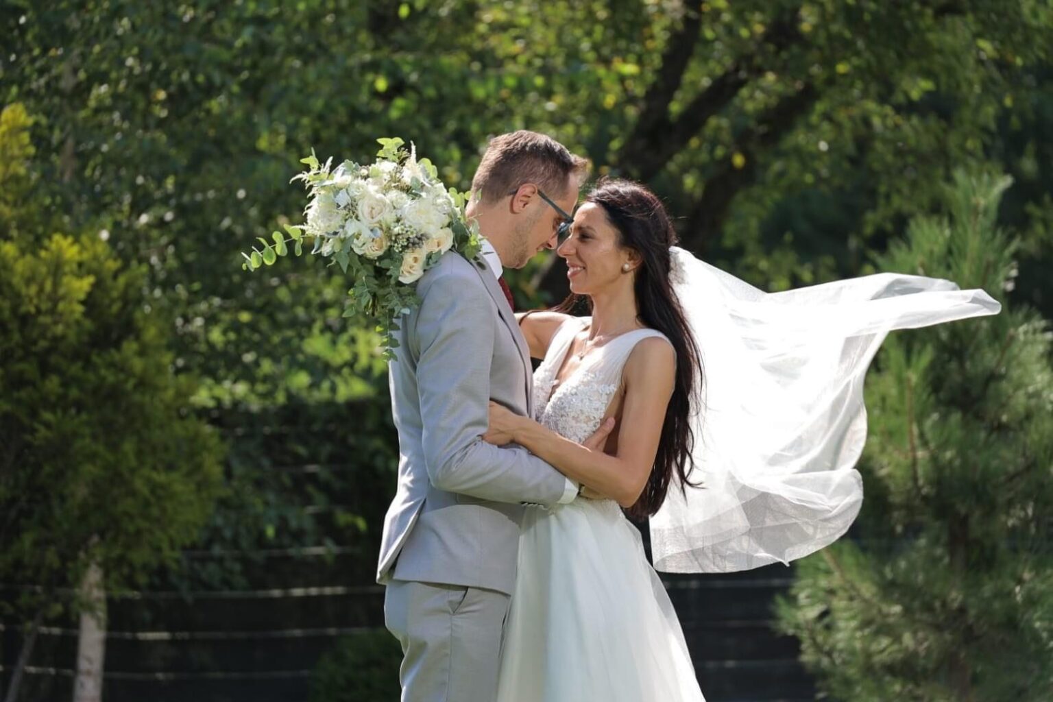 Decor cu flori naturale pentru evenimentul tău de vis de la Pastel Flower Art,