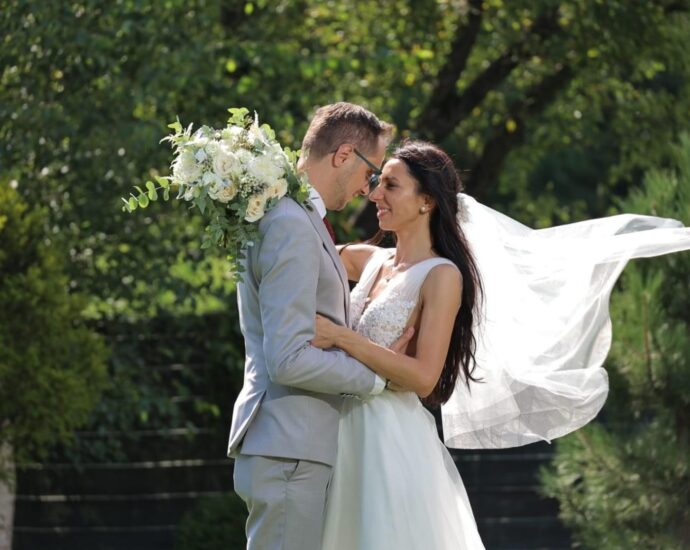 Decor cu flori naturale pentru evenimentul tău de vis de la Pastel Flower Art,